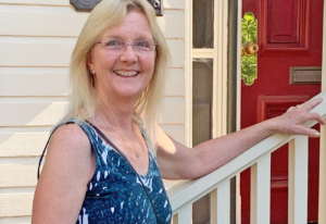 Julie Lowe Photo
