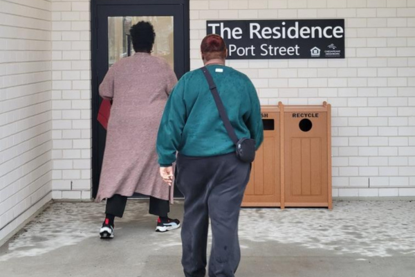 Family moving into Chesapeake Neighbors apartment